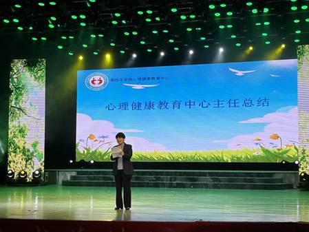 李玲老师进行活动总结
